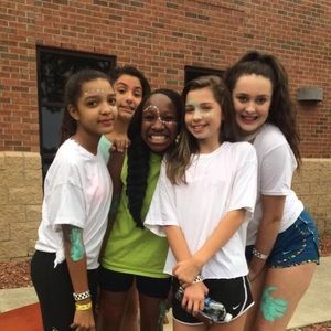 Meet your Posher, Lizzy